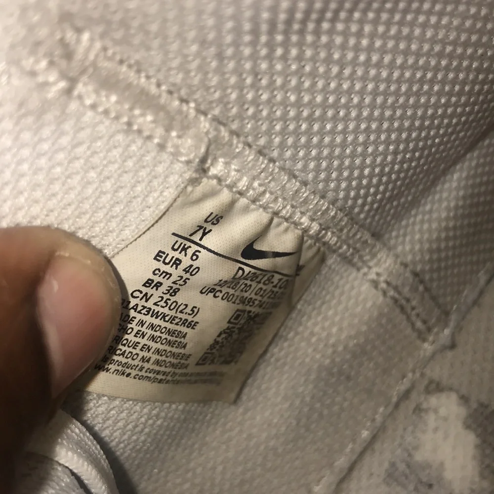 Nike - Picture 5 of 5